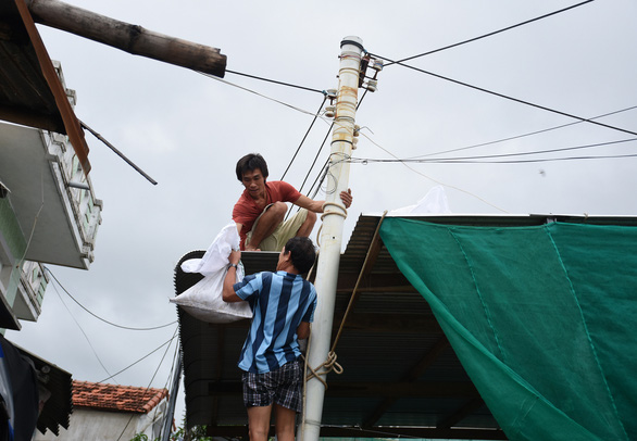 Vietnam evacuates residents to avoid Storm Etau damage