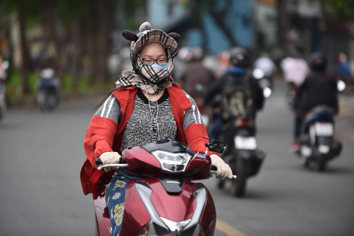 Temperature drops in Ho Chi Minh City due to cold snap, storm circulation
