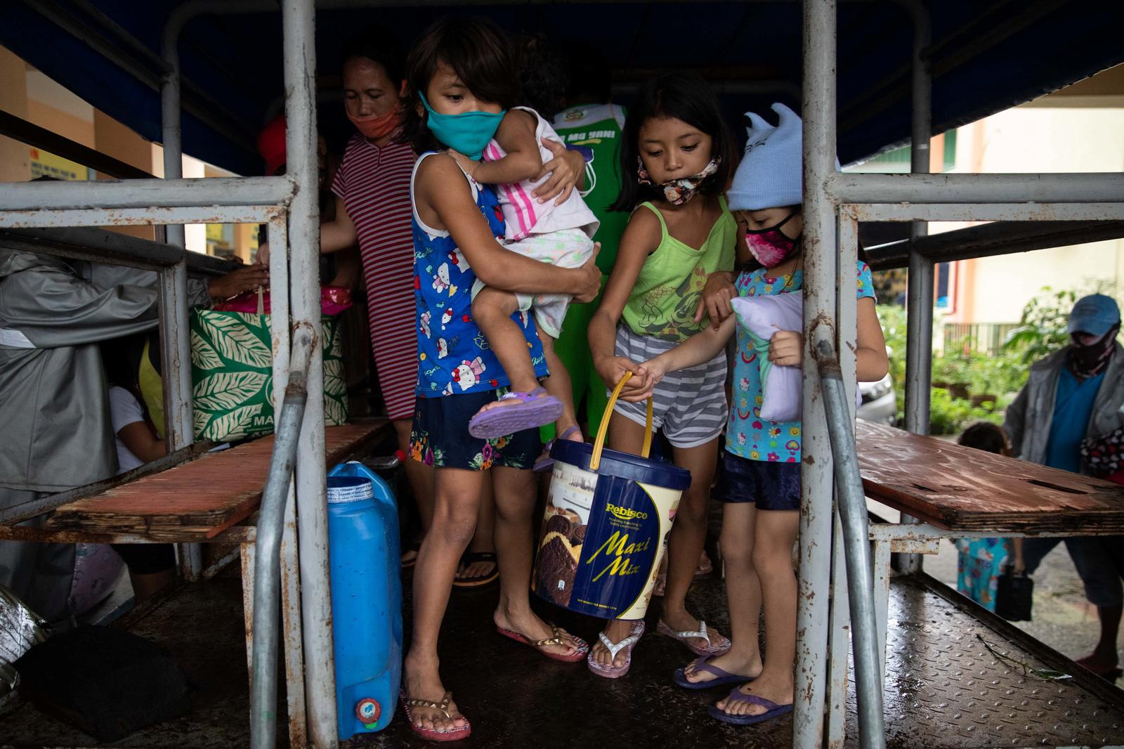 Children get off a government service vehicle upon arrival at an evacuation center ahead of Typhoon Vamco, in Sucat, Muntinlupa, Metro Manila, Philippines, November 11, 2020. Photo: Reuters