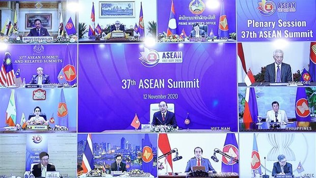 PM Nguyen Xuan Phuc chairs the plenary session of the 37th ASEAN Summit via video conference. Photo: Vietnam News Agency