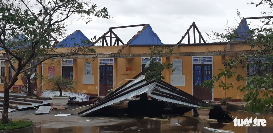 Storm Vamco unleashes wrath in central Vietnam