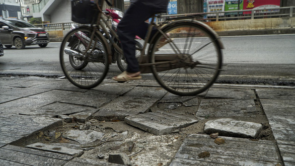 A pothole is seen in the pavement of a street in Hanoi. Photo: Pham Tuan / Tuoi Tre
