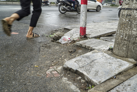 Sidewalk ramps are damaged in this photo taken on a street in Hanoi. Photo: Pham Tuan / Tuoi Tre
