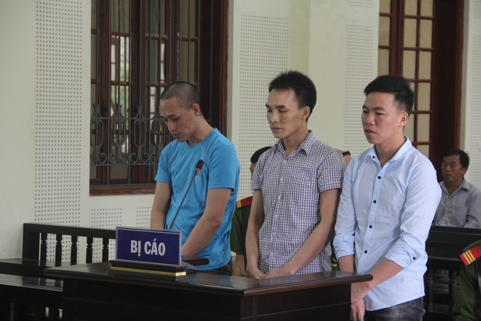 Five sentenced to death over drug-related crimes in Vietnam | Tuoi Tre News