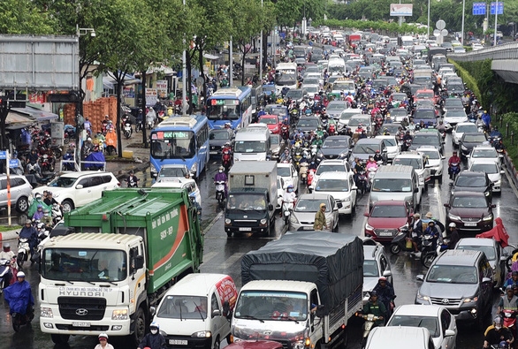 Experts urge support for Saigon minibus project