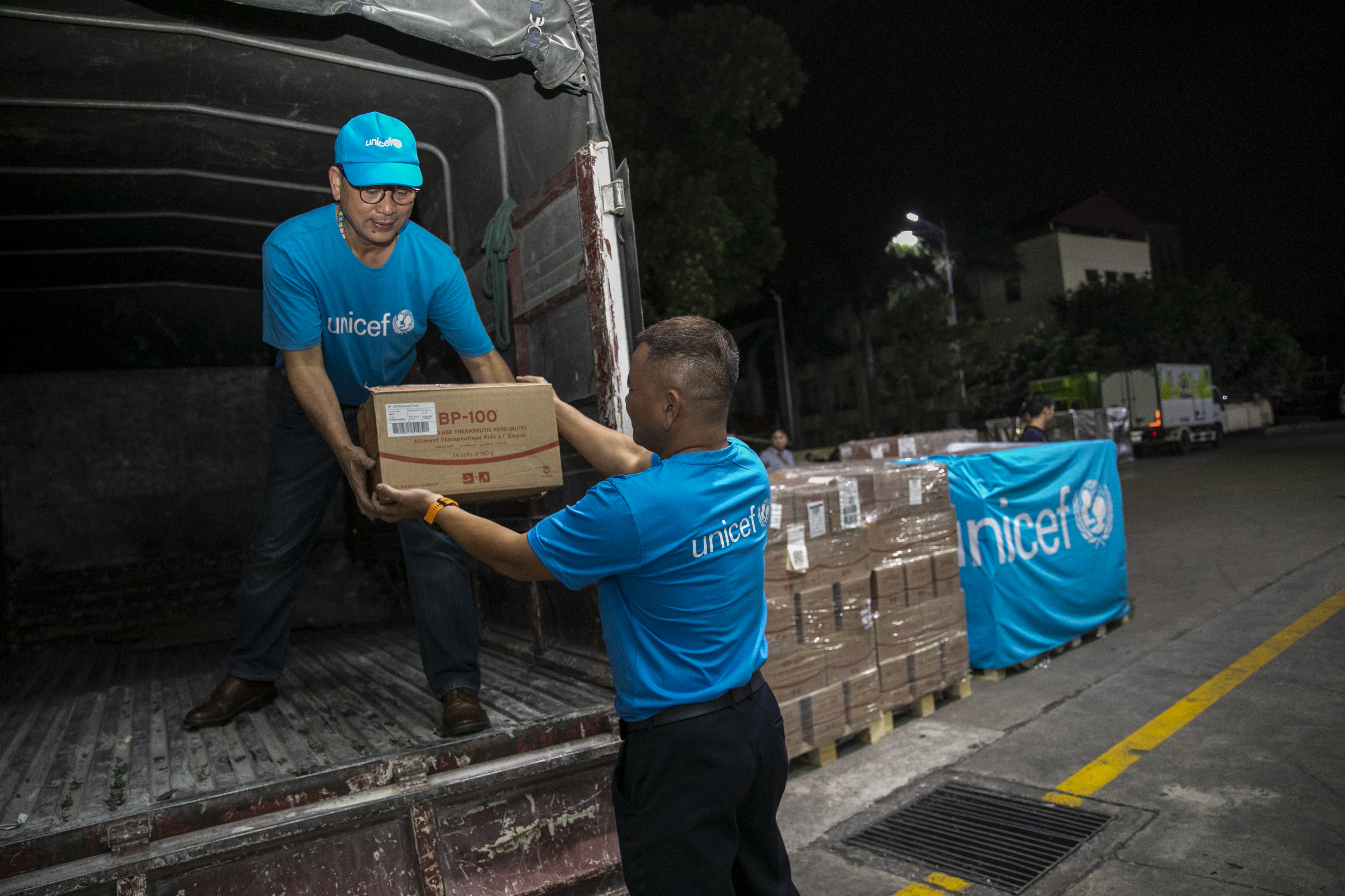 UNICEF airlifts 10 tons of therapeutic food to Vietnam for malnourished children