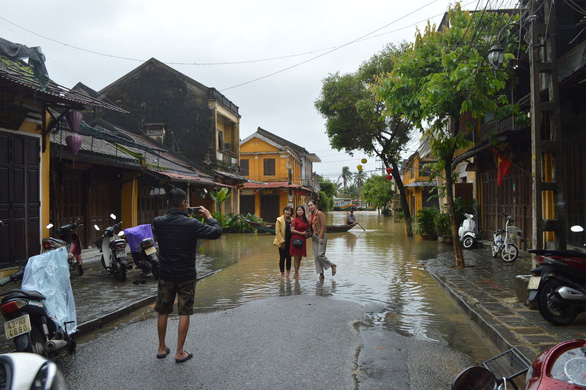 A corner of Hoi An City is inundated. Photo: B.D. / Tuoi Tre