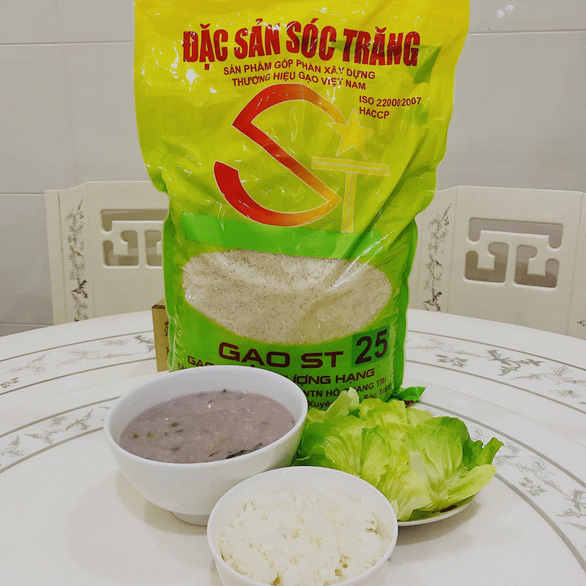 A cooked meal using ST25 rice is seen in this photo. Photo: H.T.D / Tuoi Tre