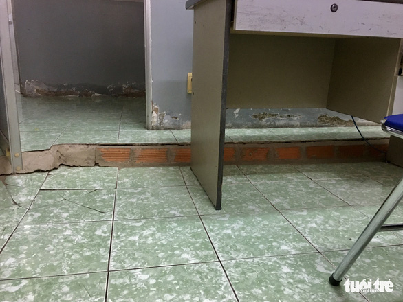 The ground is subsided in a room at the Ho Chi Minh Mental Health Hospital’s branch on Le Minh Xuan Street in Binh Chanh District, Ho Chi Minh City.