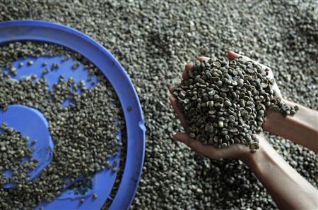 Vietnam Nov coffee exports drop 8.4% m/m, rice down 3.1%-customs