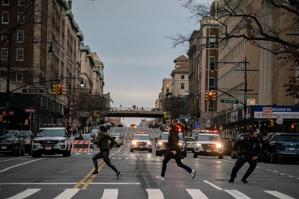 People run after a man opened fire outside the Cathedral Church of St. John the Divine in the Manhattan borough of New York City, New York, U.S., December 13, 2020. Photo: Reuters