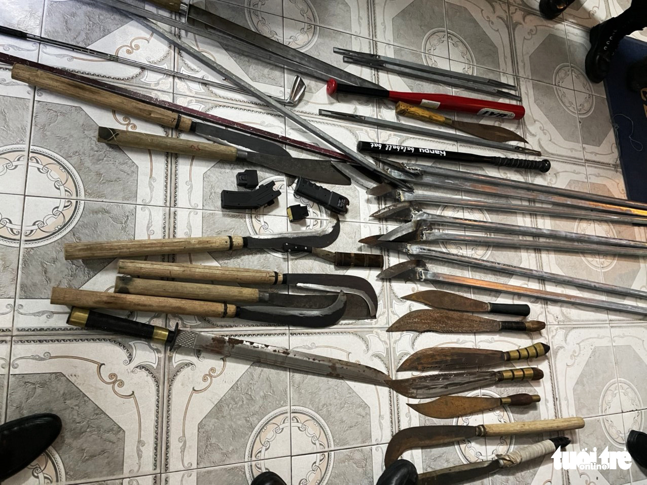 A large number of weapons are found at the headquarters of Phuc Cuong transport company in Thai Binh Province, Vietnam, December 14, 2020. Photo: Khanh Linh / Tuoi Tre