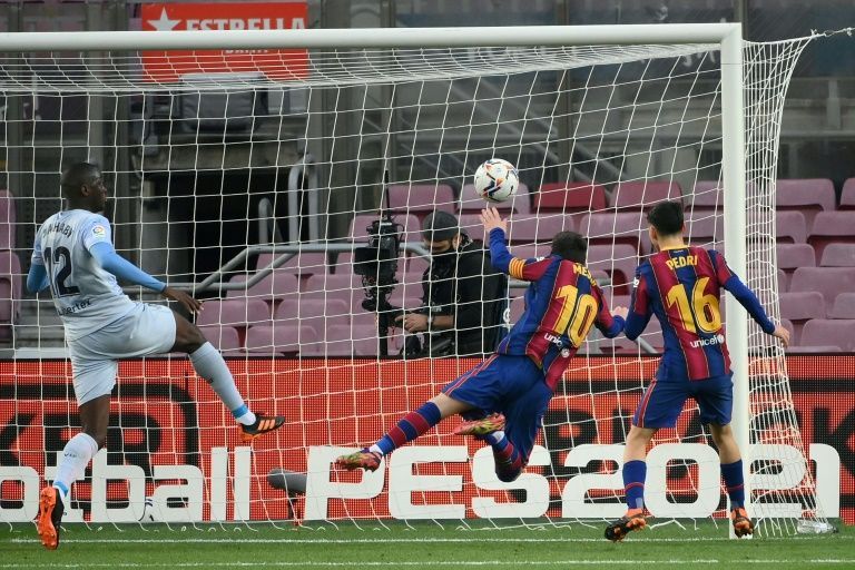 How many goal landmarks left for Lionel Messi?