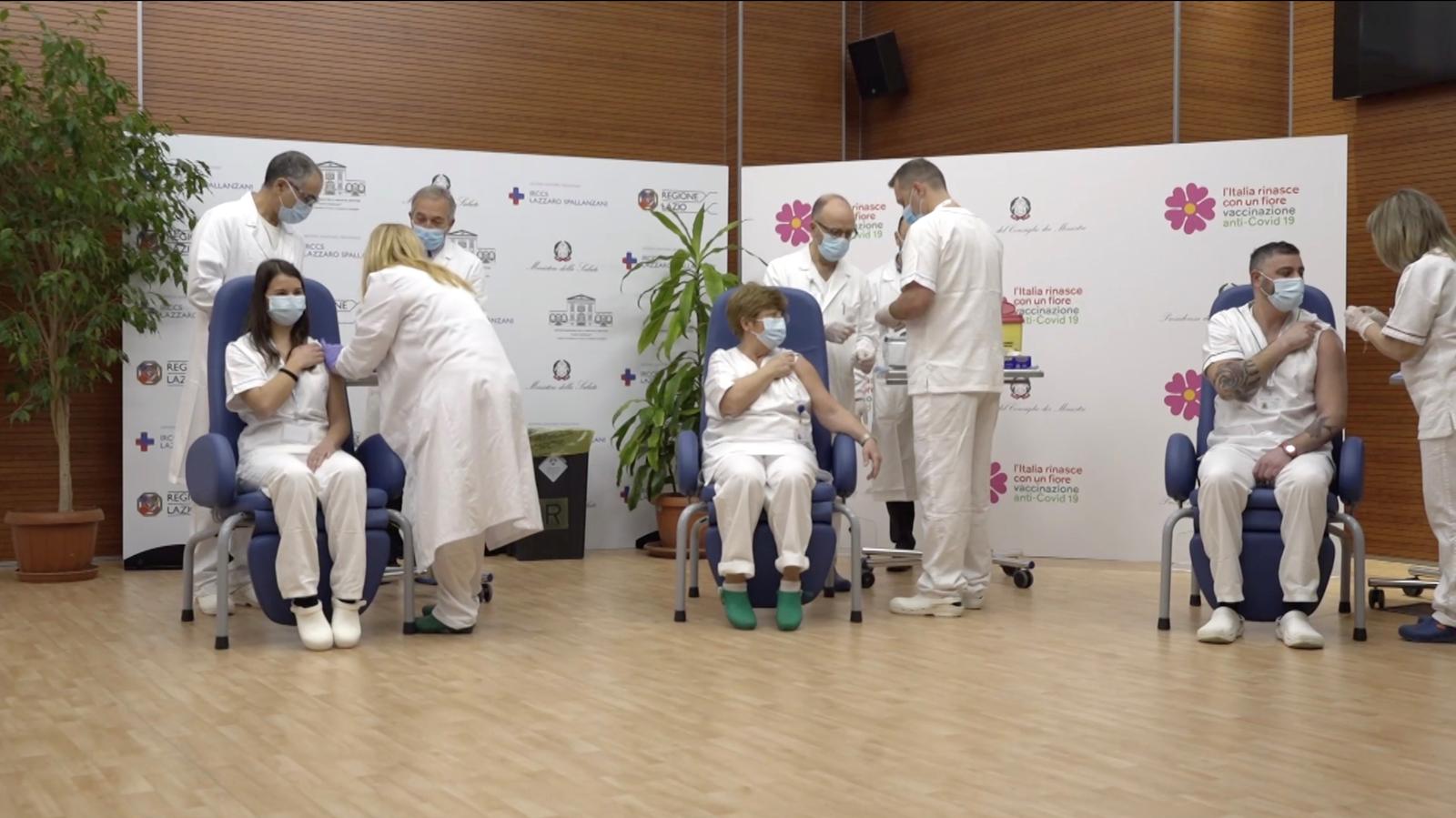 Claudia Alivernini, Maria Rosaria Capobianchi and Omar Altobelli, the first three recipients of Pfizer/BioNTech COVID-19 vaccine in Italy, receives their vaccination at the Spallanzani hospital in this screengrab taken from a video, in Rome, Italy December 27, 2020. Photo: Ministero della Salute/Handout via REUTERS