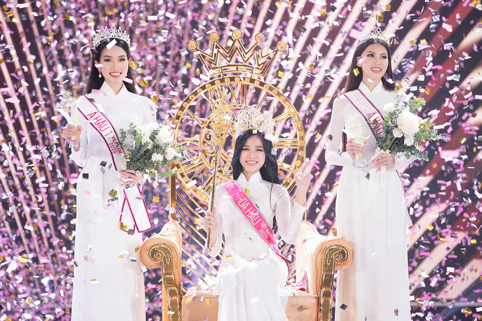 This supplied photo shows newly-crowned Miss Vietnam Do Thi Ha (center), first runner-up Pham Ngoc Phuong Anh (left), and second runner-up Nguyen Le Ngoc Thao during the closing part of the Miss Vietnam 2020 beauty pageant’s final in Ho Chi Minh City, November 20, 2020.