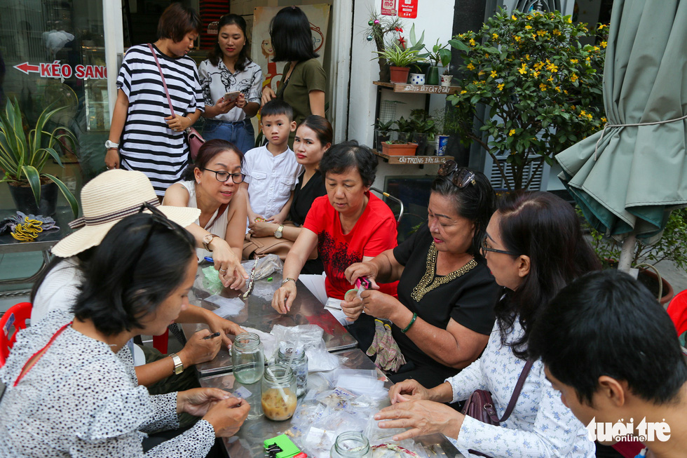 Members from different ages gather to allocate seedlings into small bags for tree plantings. Photo: Huu Huong / Tuoi Tre
