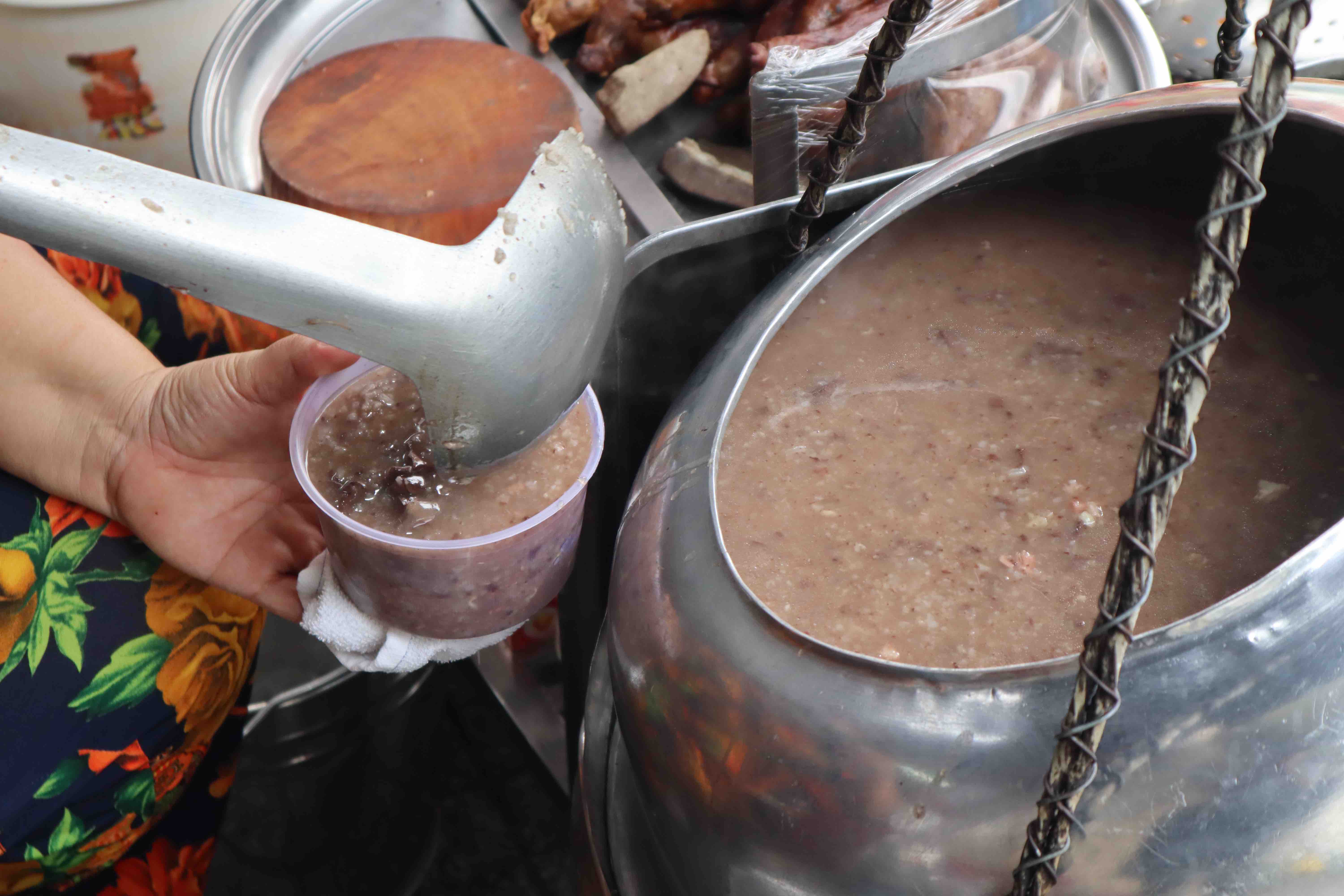 85-year-old porridge stall brings old school vibe to Saigon streets