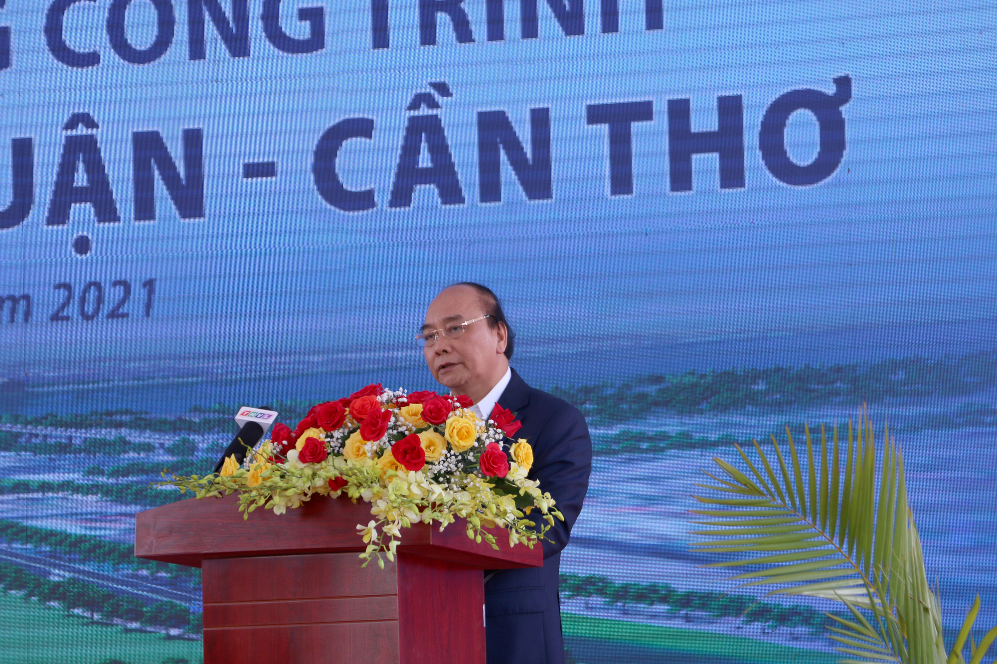 Prime Minister Nguyen Xuan Phuc speaks at the groundbreaking of My Thuan-Can Tho Expressway in Vinh Long Province, Vietnam on January 4, 2021. Photo: Chi Hanh / Tuoi Tre