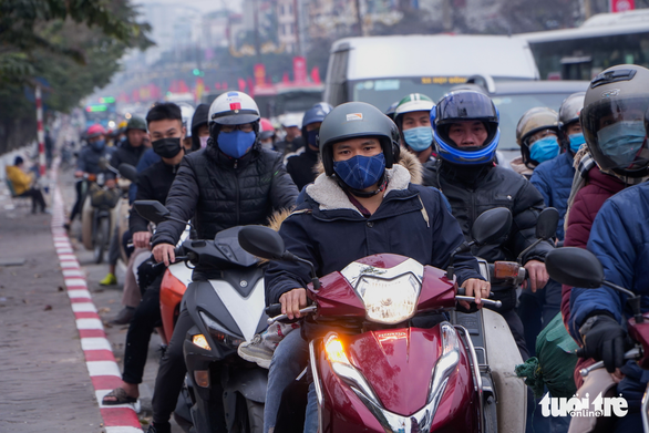 Congested traffic is seen on Giai Phong Street of Hanoi, January 3, 2021. Photo: Pham Tuan / Tuoi Tre