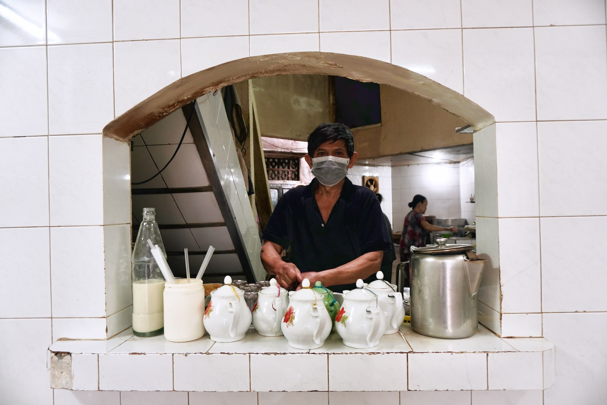 A staff member at Nam Vien in Long Xuyen City prepares drinks at the back of the shop. Photo: Xuan Tung / Tuoi Tre