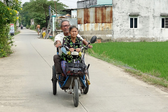 This elderly Vietnamese ‘mismatched’ couple will remind you what love is all about