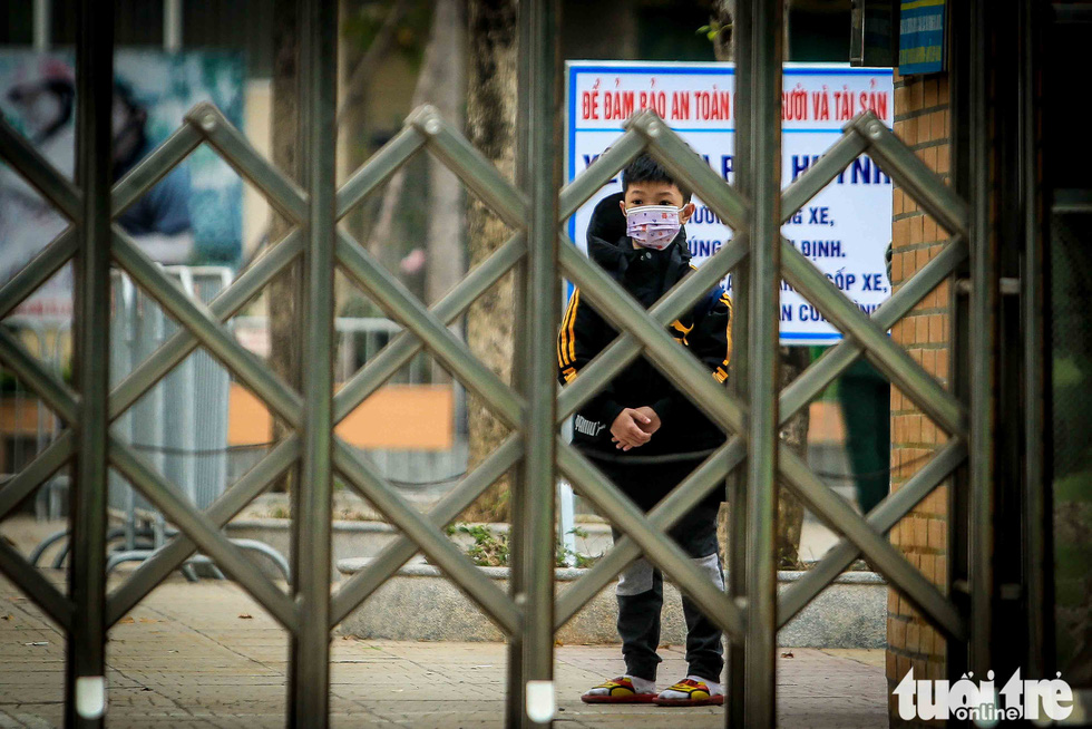 Schoolkids, teachers quarantined at Hanoi campus as third grader catches COVID-19