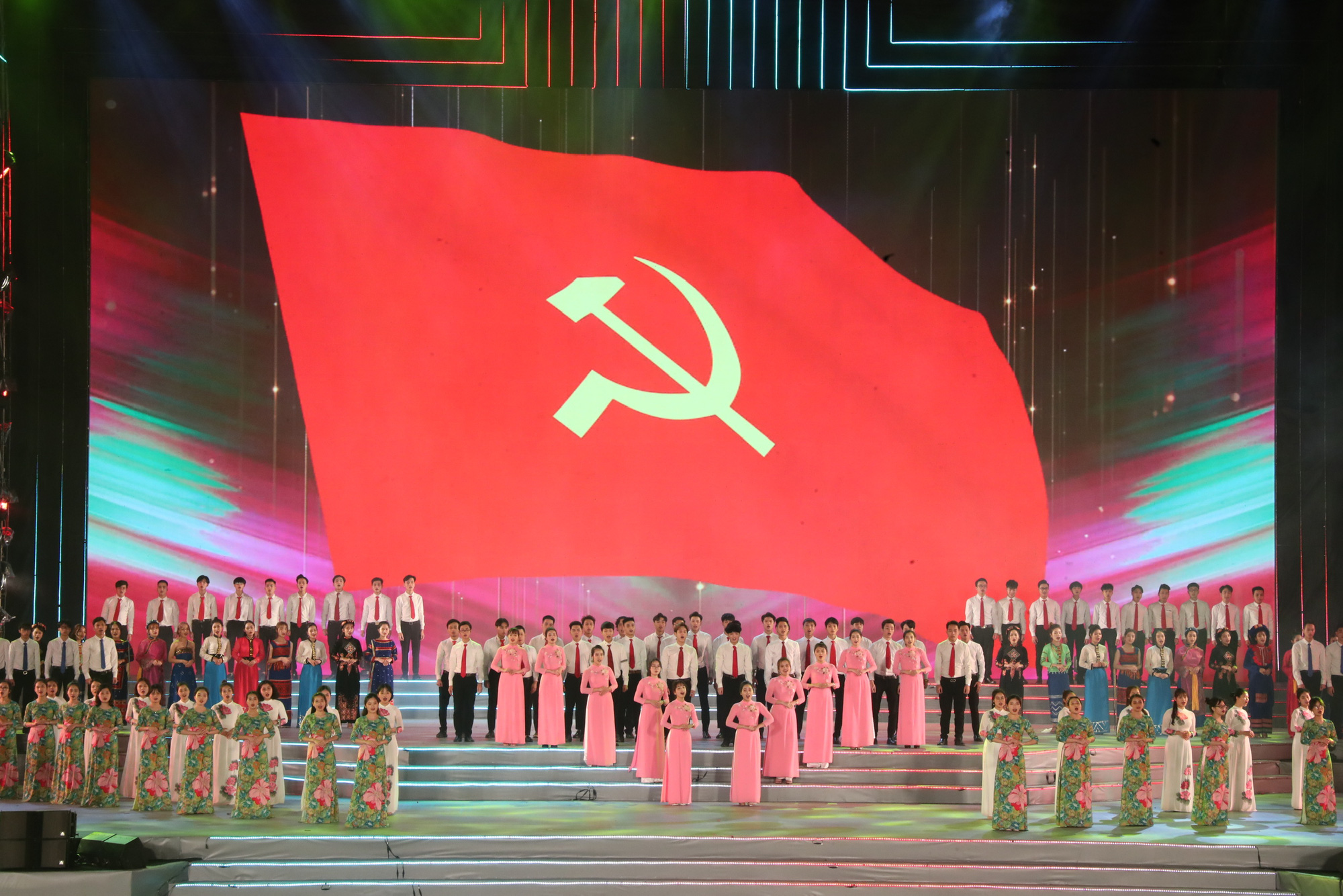 Special music show marks success of Vietnam’s 13th National Party Congress