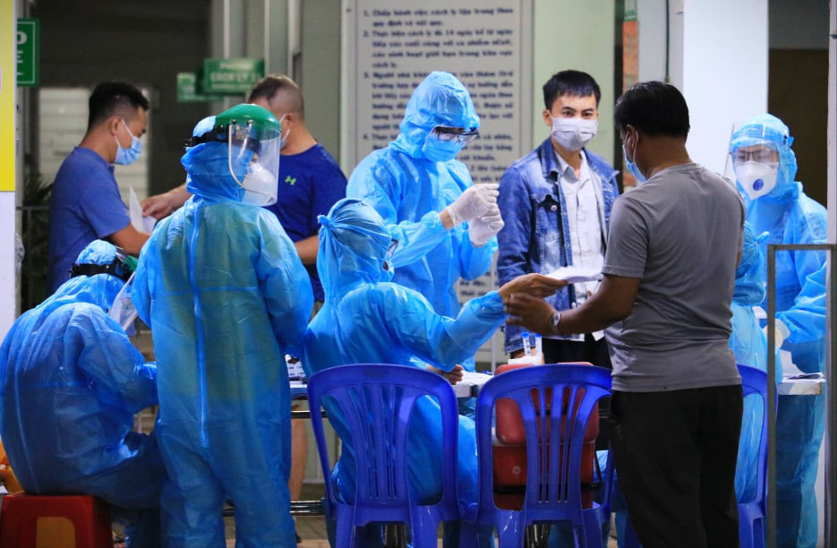 Two more airport employees test positive for novel coronavirus in Ho Chi Minh City