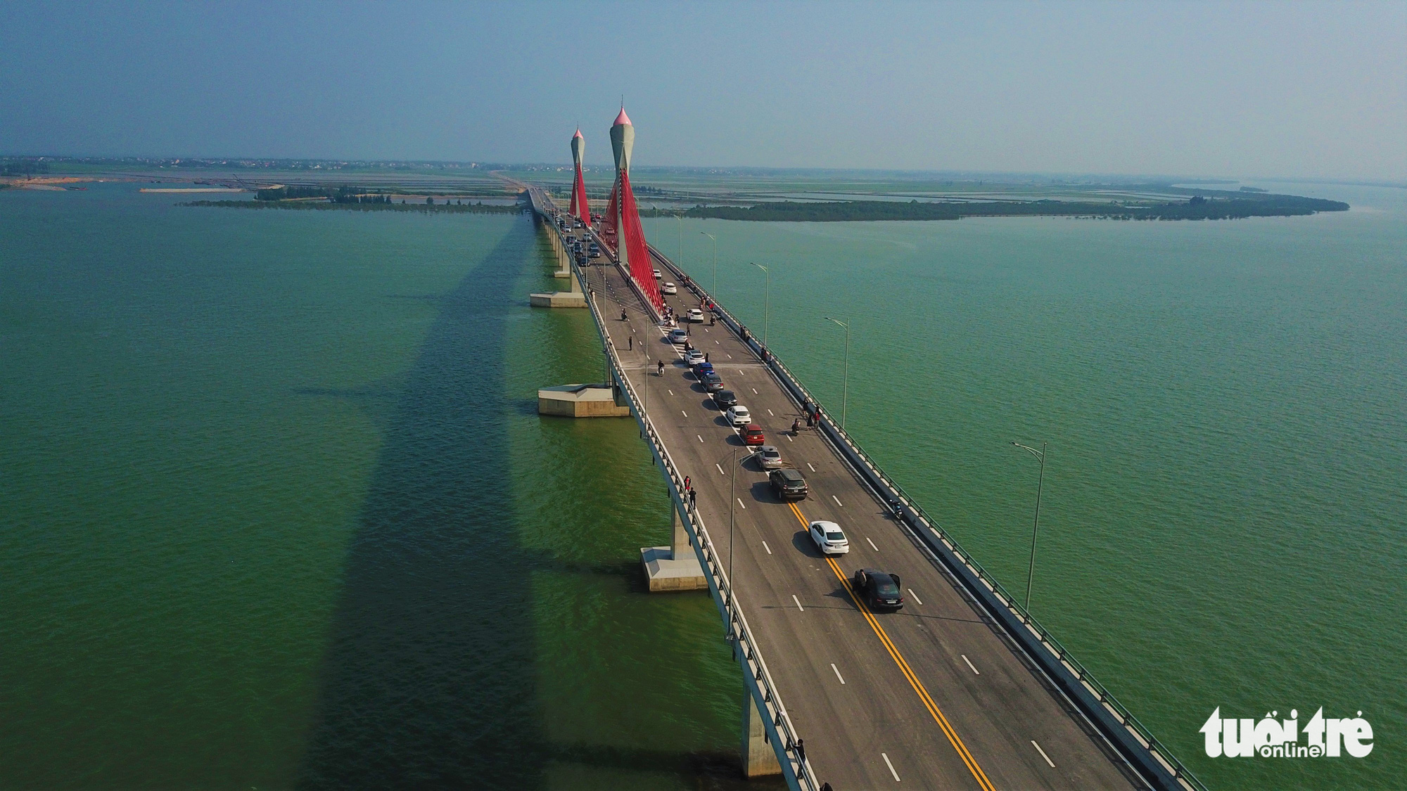 In Vietnam, scores of people block new bridge to take photos