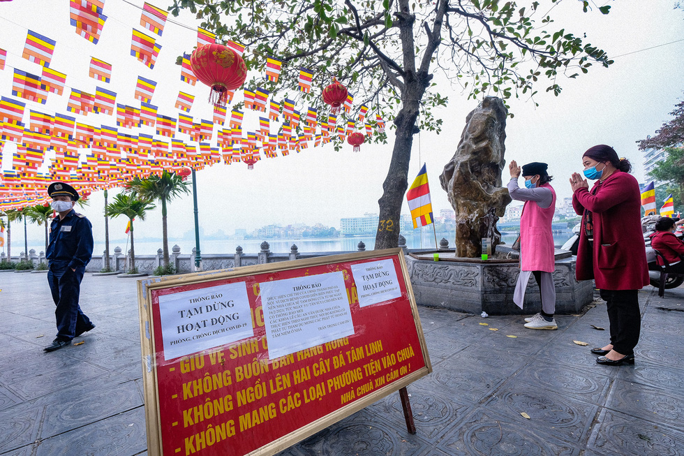 Pilgrims show up for prayers outside of Hanoi’s shuttered pagodas