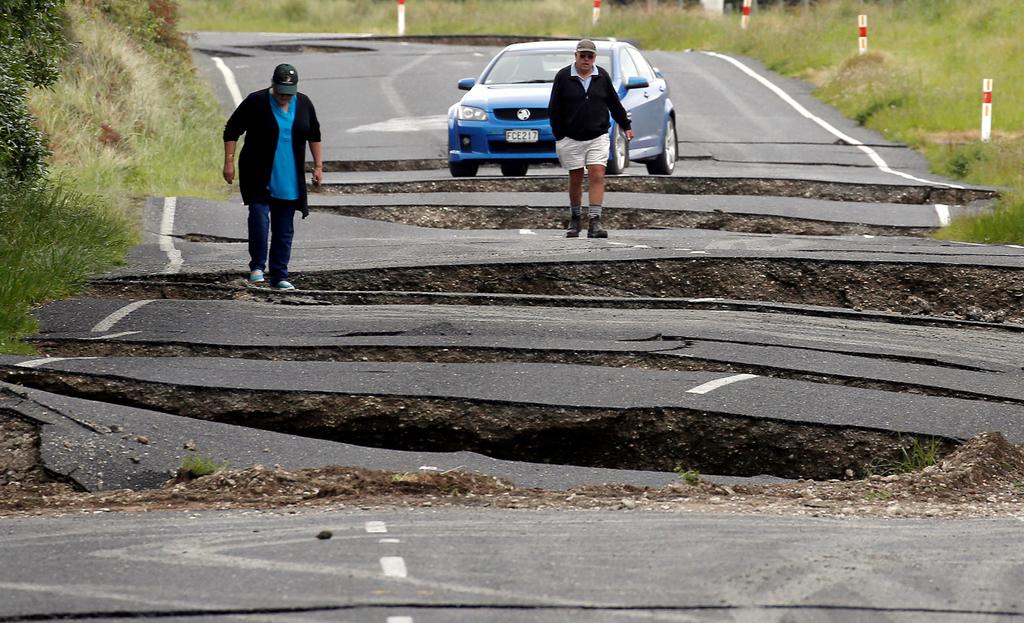 Strong quake shakes New Zealand, but no damage reported and tsunami threat eases