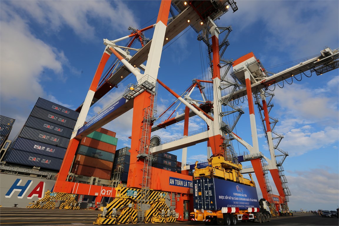 New container terminals approved for northern Vietnamese province