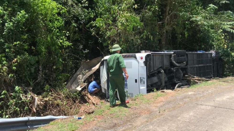 Sleeper bus topples, 19 injured in Vietnam’s Central Highlands