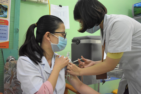 Vietnam records two more severe reactions after COVID-19 vaccination