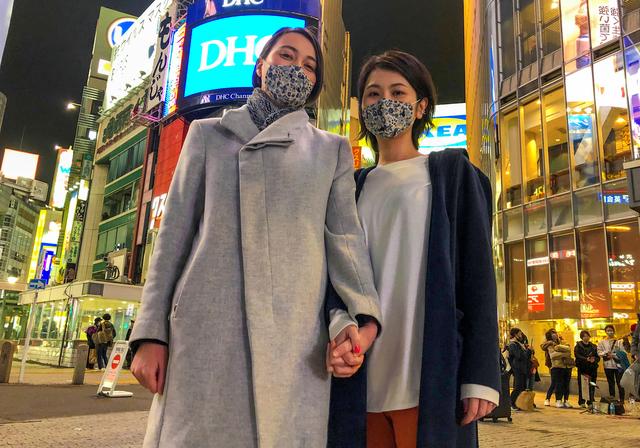 Lesbian couple Jenny and Narumi pose at Shibuya crossing in Tokyo, Japan, March 19, 2021. Photo: Reuters