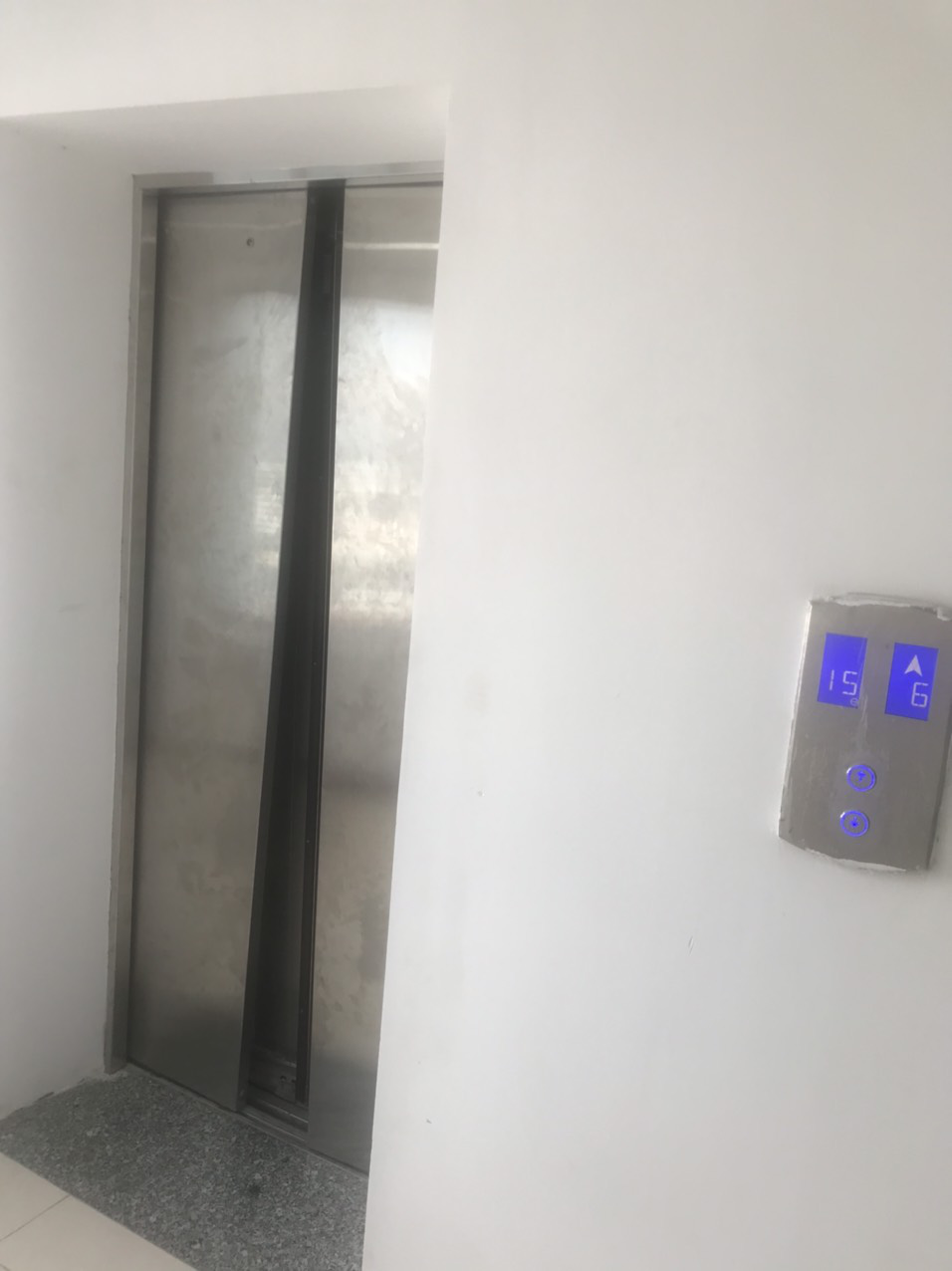 This supplied photo shows an elevator door failing to shut at the P.H Nha Trang apartment complex in Nha Trang City, Khanh Hoa Province, Vietnam.