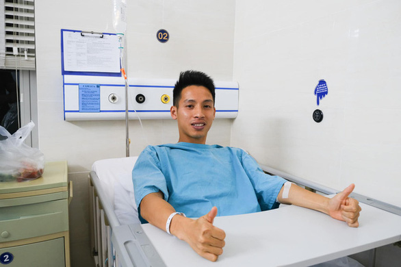 Hanoi FC’s midfielder Do Hung Dung is pictured on his bed at Van Hanh General Hospital in Ho Chi Minh City on the night of March 23, 2021. Photo: Hanoi FC