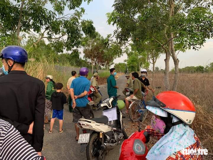 Police probe the scene in An Giang Province, Vietnam, March 24, 2021. Photo: Buu Dau / Tuoi Tre