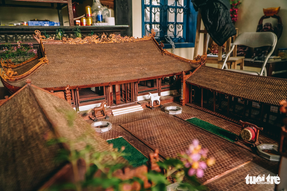 Phan Lac Hung’s scale model of the Huu Bang Village’s Communal House in Thach That District, Hanoi. Photo: Pham Tuan / Tuoi Tre