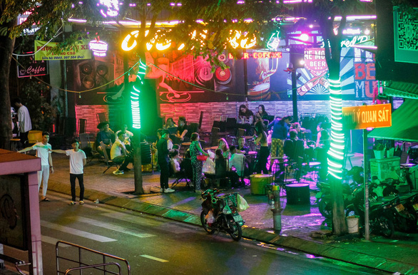 A beer joint blasts loud music at night along Pham Van Dong Boulevard in Ho Chi Minh City. Photo: Chau Tuan / Tuoi Tre