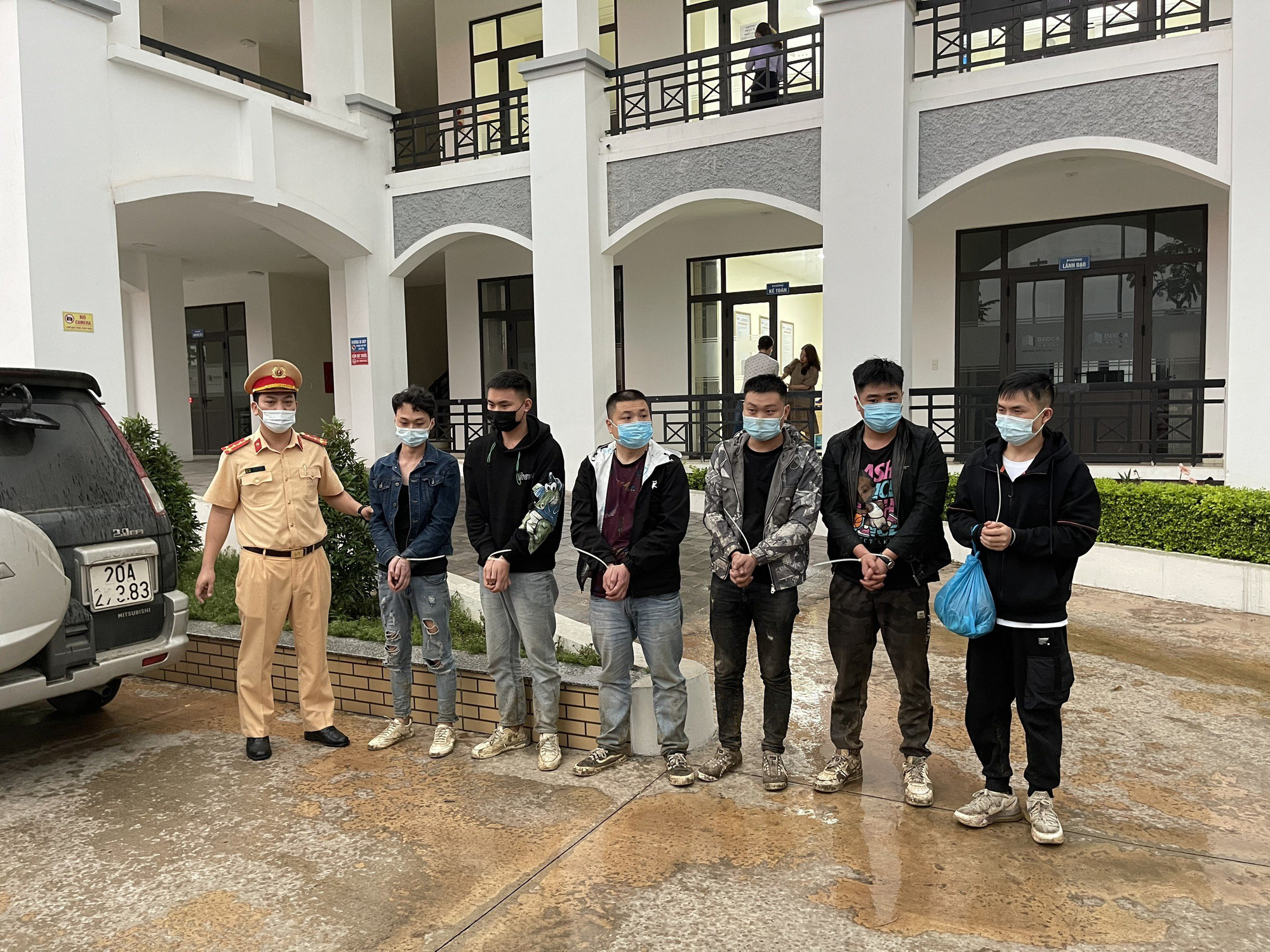 Six foreign border jumpers discovered along northern Vietnam expressway