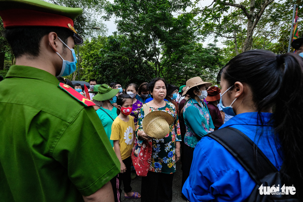Visitors wait at the entrance of the Hung King Temple relic site, Phu Tho Province, Vietnam, April 21, 2021. Photo: Nam Tran / Tuoi Tre