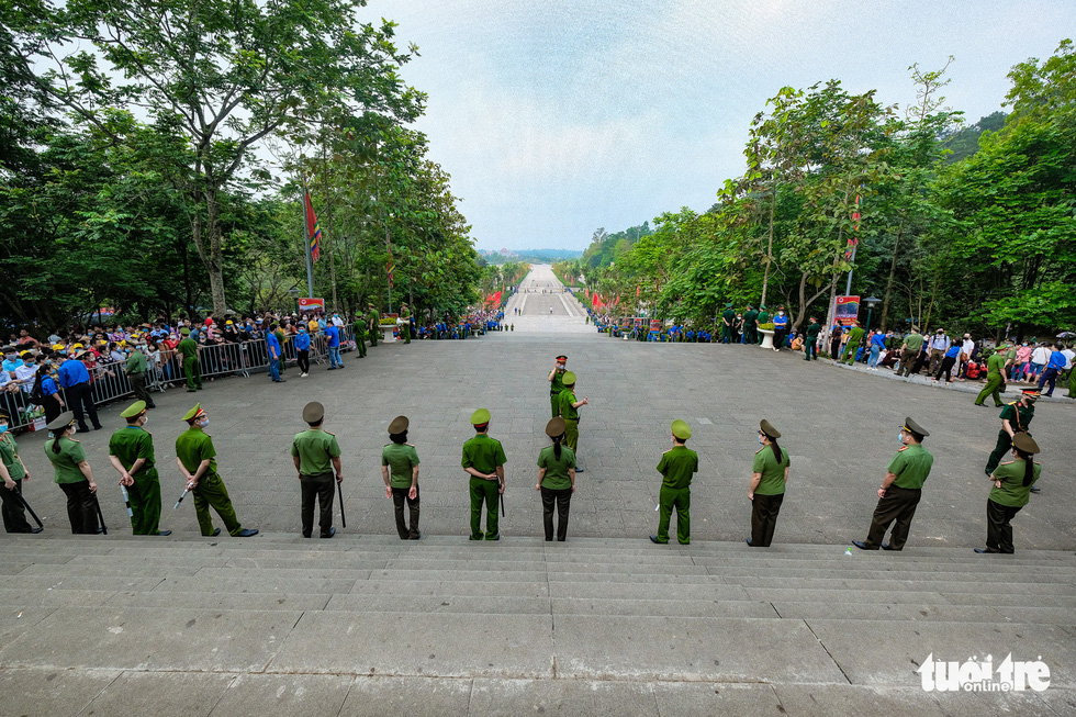 Police officers line up on the road to the Hung Kings Temple, Phu Tho Province, Vietnam, April 21, 2021. Photo: Nam Tran / Tuoi Tre