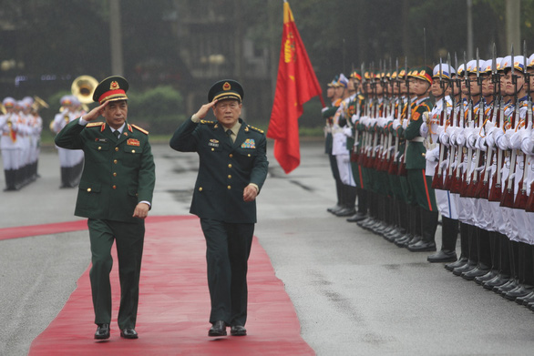 Vietnam defense minister underlines peaceful settlement of maritime disputes in meeting with China counterpart