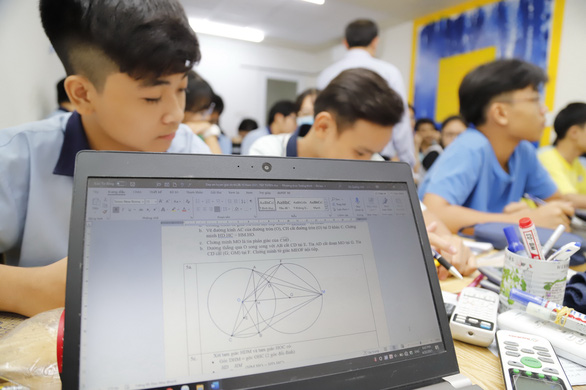 Hanoi, Saigon students squeeze time for extra classes as high school entrance exam nears