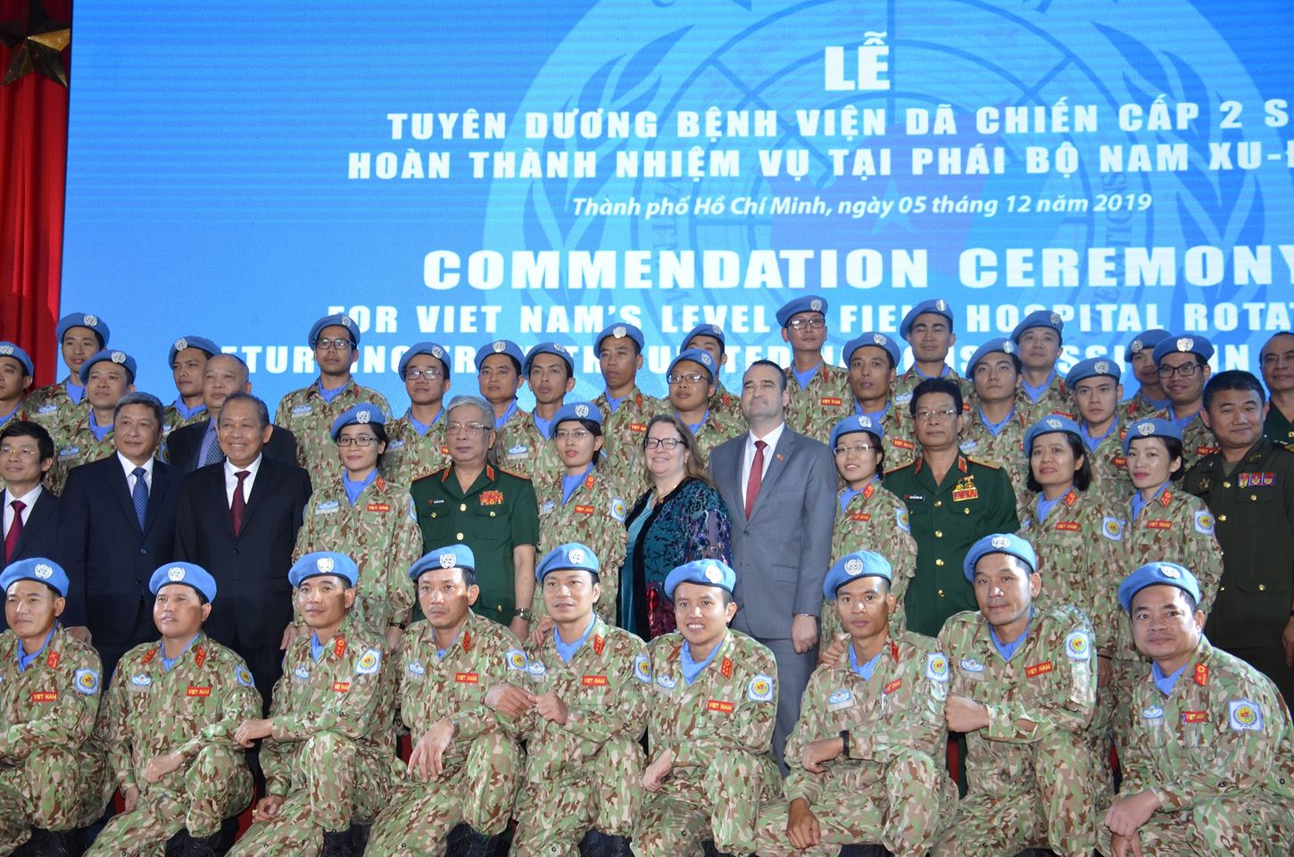 U.S. Consul General Marie Damour (middle) and Vietnamese leaders, including Deputy Minister of Defense Lieut. Gen. Nguyen Chi Vinh, participated in the commendation of the first level 2 field hospital after completing their duties in South Sudan, held in Ho Chi Minh City, December 5, 2019. Photo: U.S. Consulate in Ho Chi Minh City