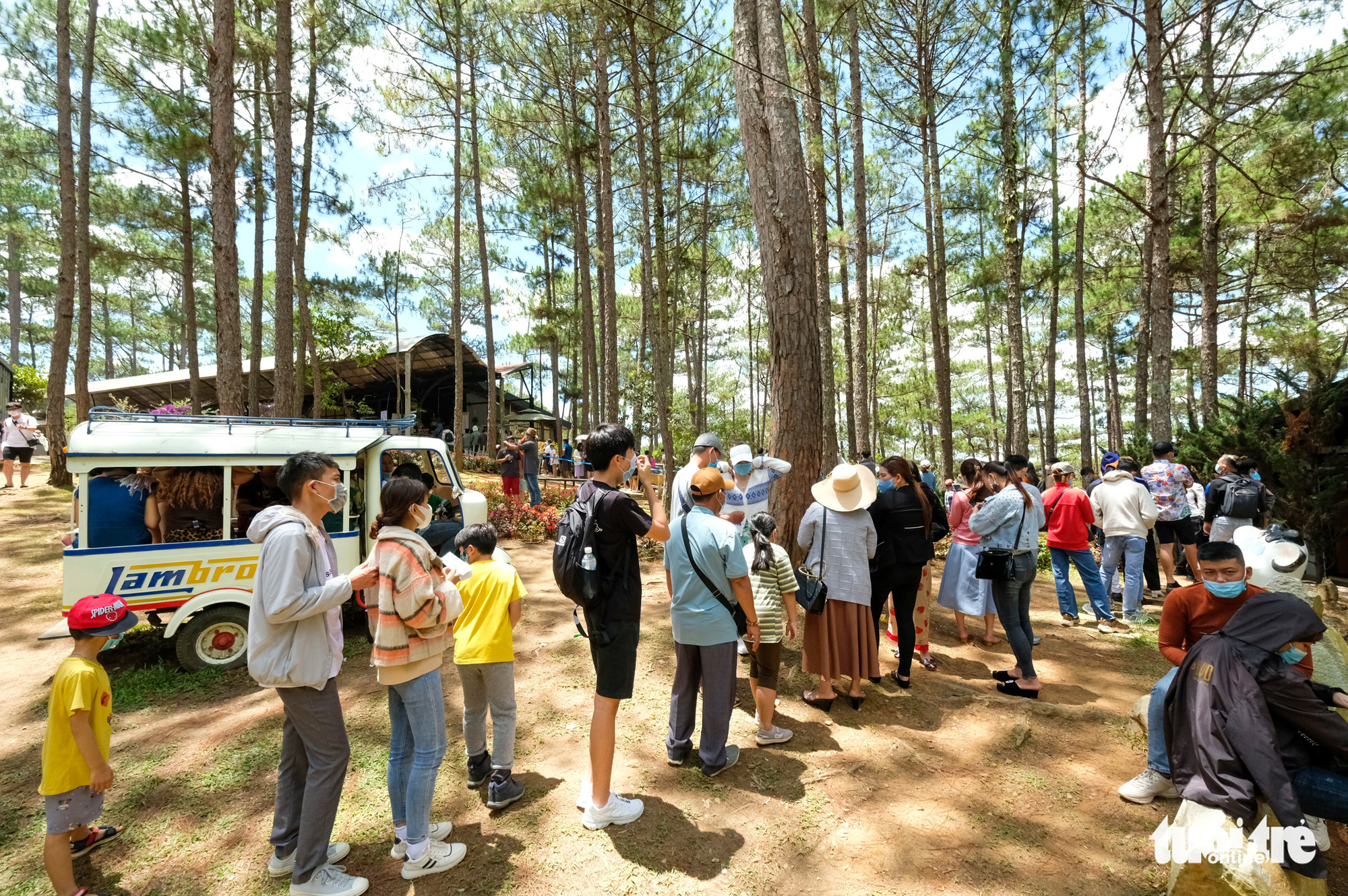 People wait to buy tickets at the entrance of Datanla Waterfall in Da Lat City, Lam Dong Province, Vietnam, May 2, 2021. Photo: Duc Tho / Tuoi Tre