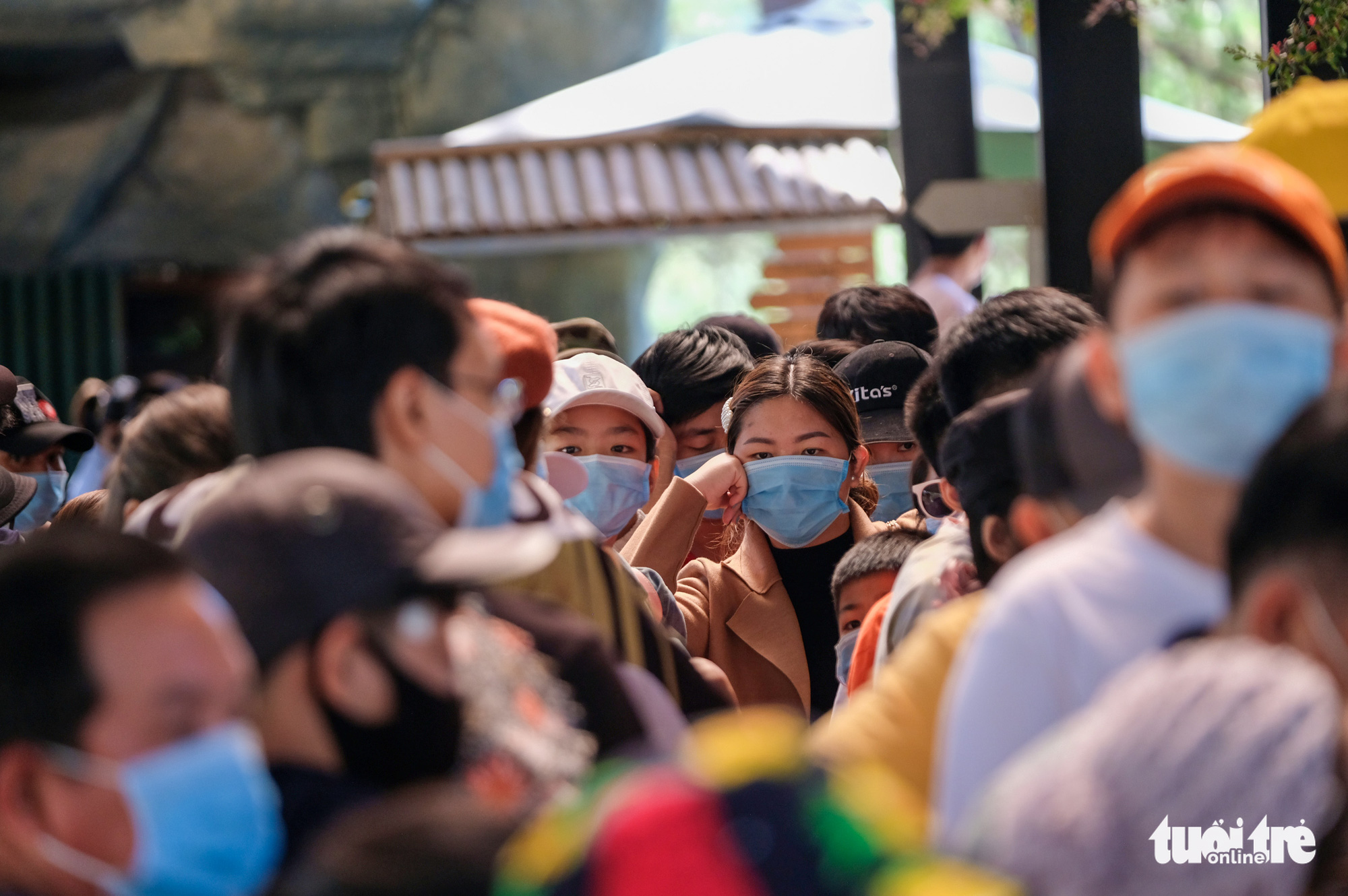 Visitors wait for their turn to enter a tourist attraction in Da Lat City, Vietnam, May 2, 2021. Photo: M. Vinh / Tuoi Tre