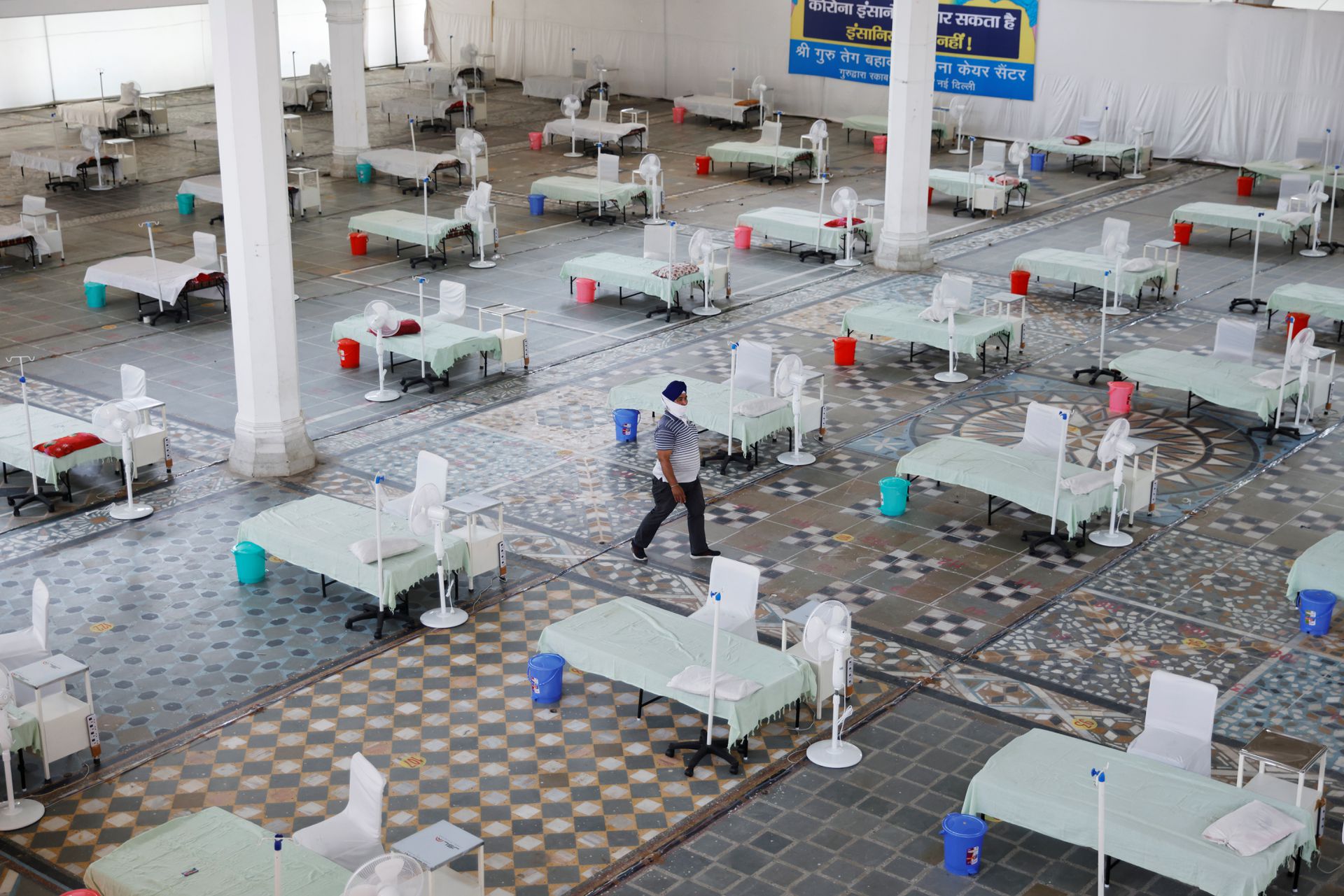 Beds are seen inside a Gurudwara (Sikh Temple) converted into a coronavirus disease (COVID-19) care facility amidst the spread of the COVID-19 in New Delhi, India May 5, 2021. Photo: Reuters