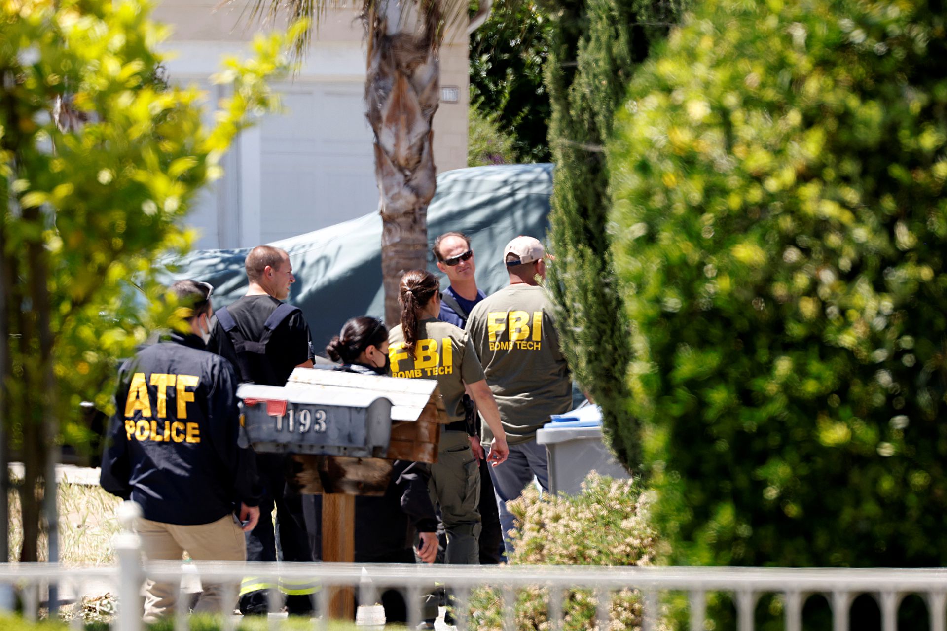 ATF and FBI agents approach the scene of the Santa Clara Valley Transportation Authority mass shooting suspect's house, after a fire at the home of the suspect erupted at about the same time as the shooting, in San Jose, California, U.S. May 26, 2021. Photo: Reuters